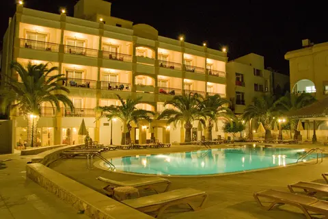 Pia Bella in Girne — foto 9