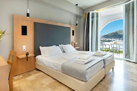 Hotel Punta in Καλύβια — foto 9