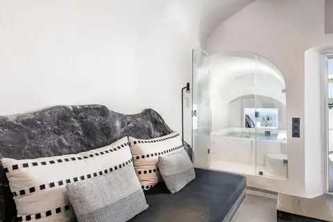 On The Rocks in Thira Municipal Unit, foto 18