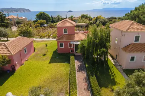Monambeles Villas in Σβορωνάτα