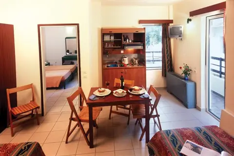 Caravel Apartment Hotel in Ιαλυσός — foto 3