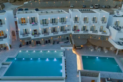 The George Hotel in Πλατύς Γιαλός — foto 13