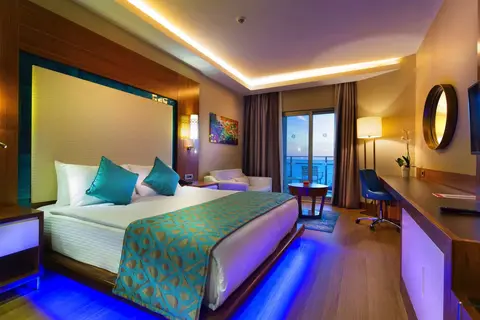 Ramada Hotel & Suites by Wyndham Kusadasi in Kusadasi — foto 13