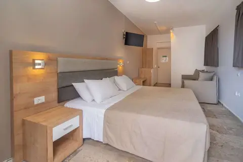 Karavados Beach Hotel in Καραβάδος — foto 19