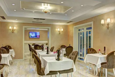 Lot Boutique Hotel in Tirana — foto 10