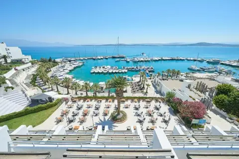 Altin Yunus Resort & Thermal Hotel in Çeşme