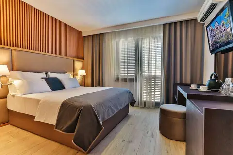 Villa Dvor Kornic in Budva — foto 2