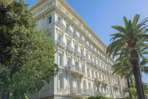 West End in Nice — foto 23