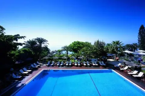 Amathus Beach Hotel in Limassol — foto 2