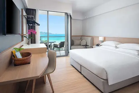 The Andaman Beach Hotel Phuket in ตำบลป่าตอง — foto 11