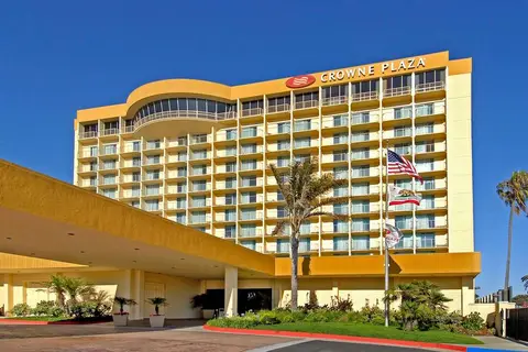 Crowne Plaza Ventura Beach in Ventura