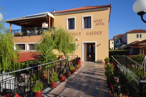 Christinas Gardens in Πέτρα — foto 26