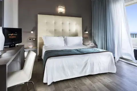 Yes Hotel Touring in Rimini, foto 4