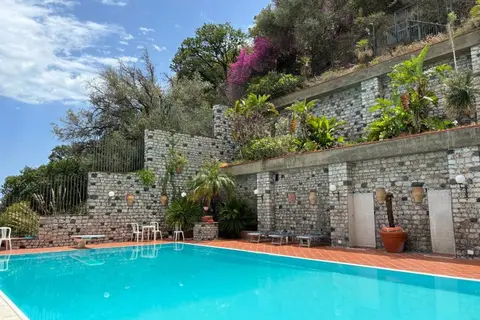 Bay Palace in Taormina