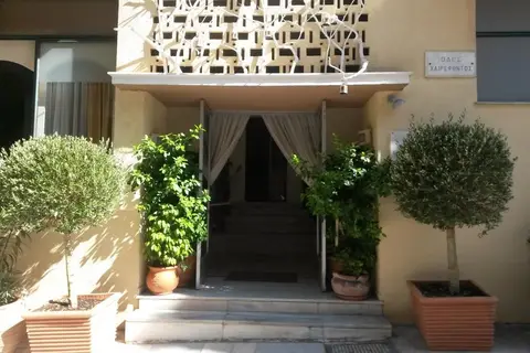 Adams in Athene