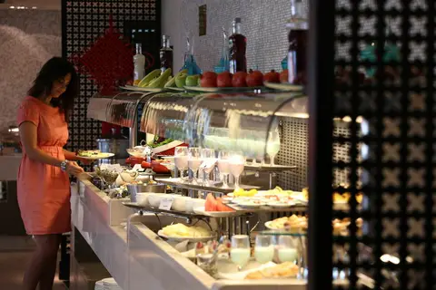 Ramada by Wyndham Downtown Abu Dhabi in الزَّاهية — foto 25