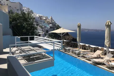 Panorama Studios & Suites in Fira
