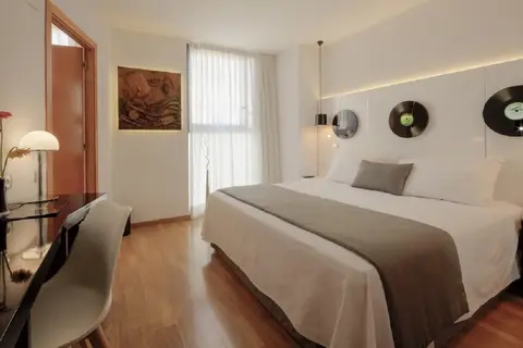 Evenia Rocafort in Barcelona — foto 28