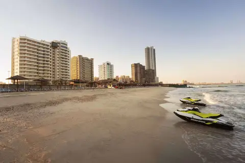 Ramada by Wyndham Beach Hotel Ajman in إمارة عجمان — foto 27