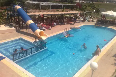 Sunshine Hotel & Apartments in Τιγκάκι — foto 9