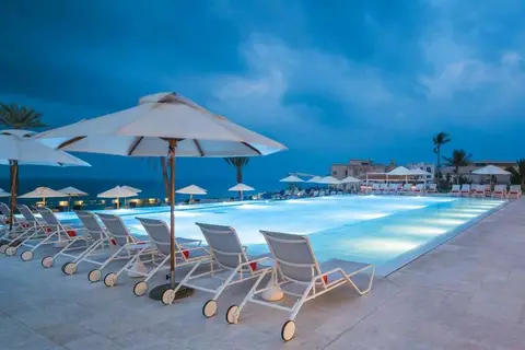 Crowne Plaza Muscat in السيب — foto 27