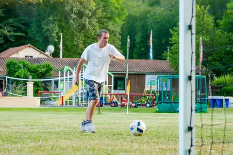 Camping Le Pont De Mazerat in Marcillac-Saint-Quentin — foto 6