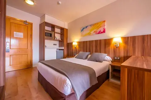 Golden Avenida Family Suites in Salou — foto 16