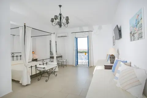 Pyrgaki Hotel in Παροικιά — foto 27