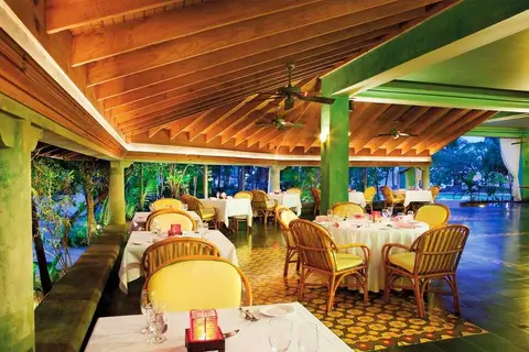 Hotel Couples Swept Away in Westmoreland — foto 17