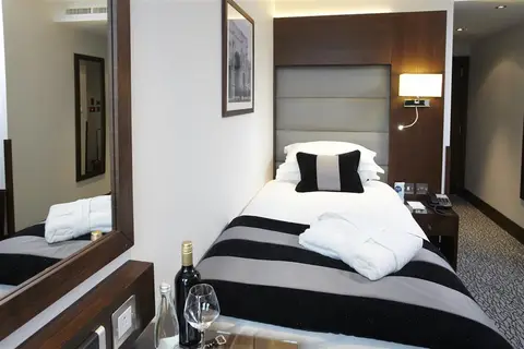 Park Grand London Heathrow in Londen — foto 9