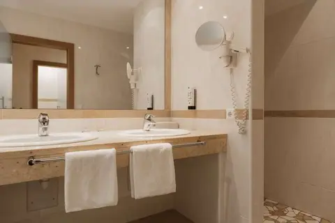 Miaflor Familien & Aktivresort in Ried im Oberinntal — foto 16