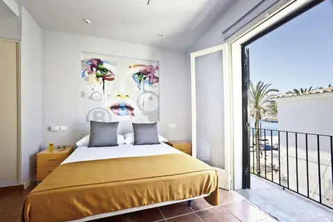 Ryans La Marina in Ibiza-Stad — foto 3