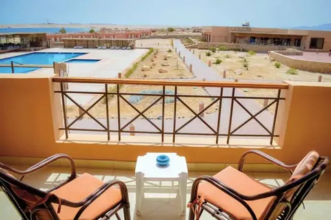 Viva Blue Resort & Diving in Coraya Divers Naga Bay — foto 18