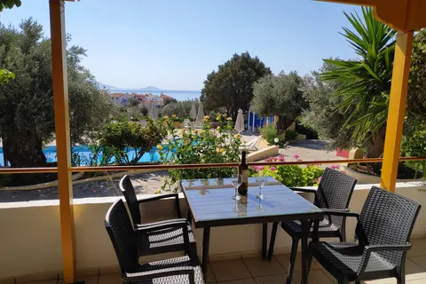 Appartementen Sunflowers in Municipal Unit of Marathokabos — foto 3