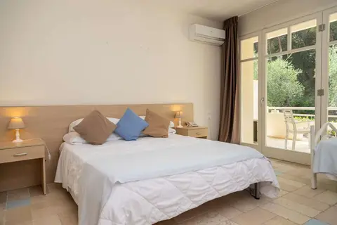 Hotel Baia dei Faraglioni in Mattinata — foto 22
