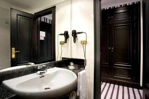 Hotel Clarin in Oviedo — foto 18
