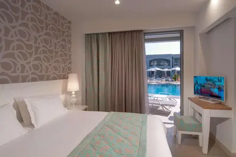 Blue Lagoon Queen in Καλύβες Πολυγύρου — foto 11