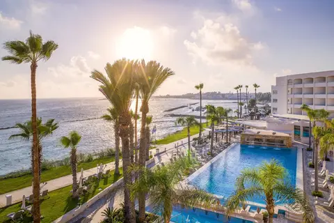 Alexander The Great Beach Hotel in Paphos — foto 12