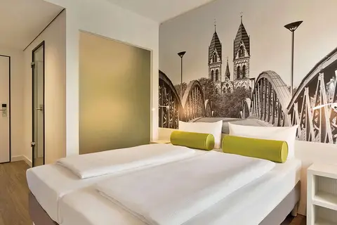 Super 8 by Wyndham Dresden in Dresden