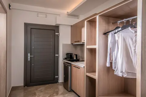 Ebenus Suites  by Checkin in Δημοτική Ενότητα Γουβών — foto 20