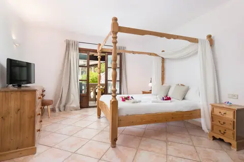 Can Furios Petit Hotel in Selva — foto 4