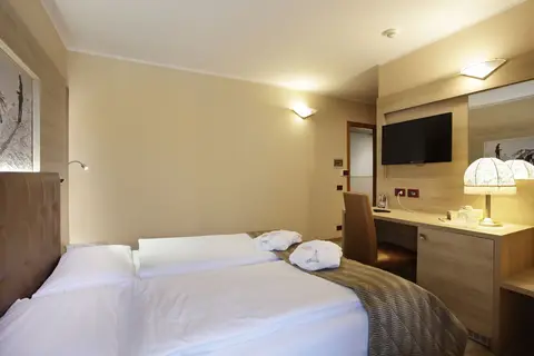 Tevini Dolomites Charming Hotel in Commezzadura — foto 83