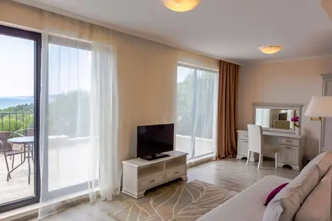 White Rock Castle Suite Hotel & Wellness Club in Baltsjik — foto 16