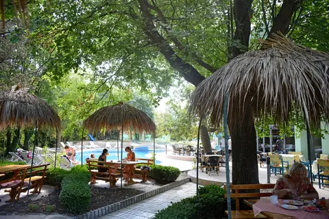 Perunika in СПА център Ривиера Бийч — foto 13