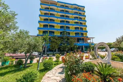 Hotel Bahamas in Saranda