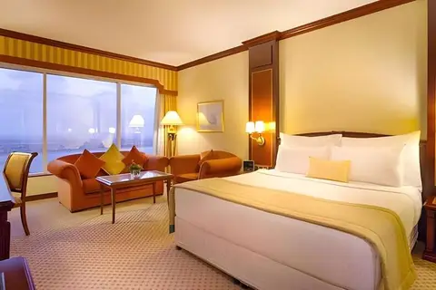 Corniche Hotel Abu Dhabi in الدَّانَةْ — foto 19