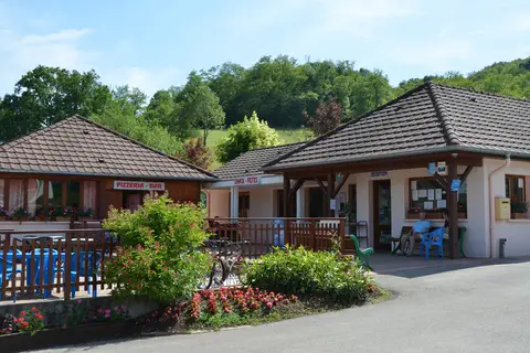 Camping Du Bois De Reveuge in Huanne-Montmartin — foto 33