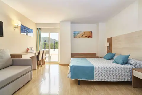 Invisa Hotel Club Cala Blanca in Santa Eulària des Riu — foto 3