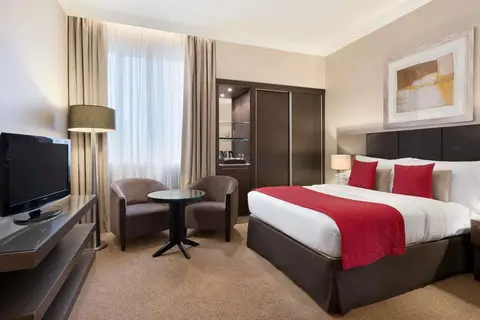Ramada by Wyndham Downtown Abu Dhabi in الزَّاهية — foto 27