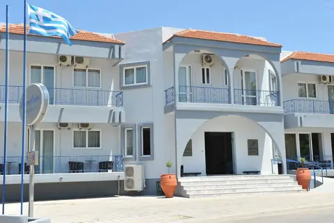 Maritime Hotel Apartments in Kremasti